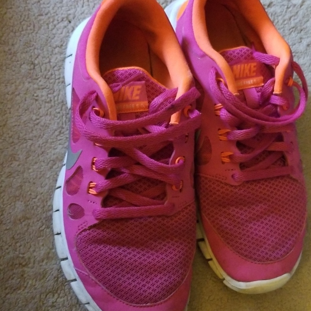 Shoes - Picture 2 of 6